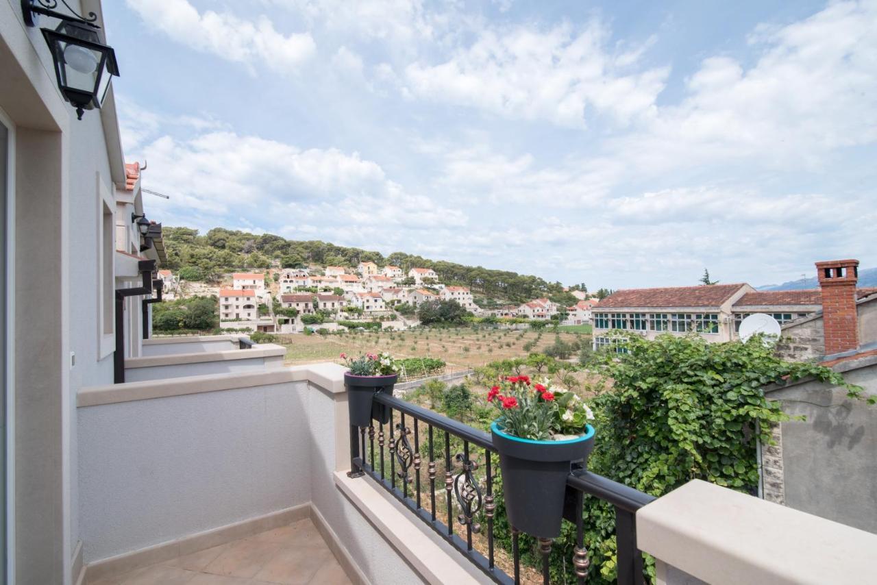 Apartments Mare Postira Esterno foto